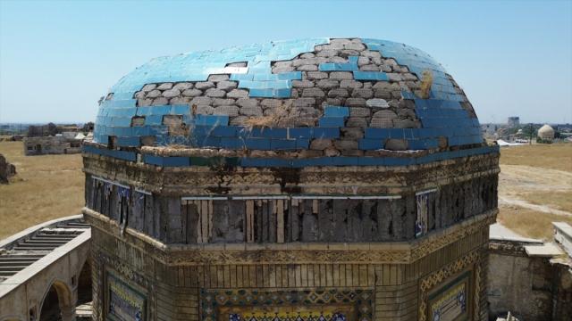 Kerkük'teki Selçuklu mirası Gök Kümbet bakımsızlık nedeniyle yıkılma tehlikesiyle karşı karşıya