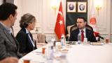 Bakan Gürlek, Behçet Oktay'ın ailesiyle görüştü: İnşallah burada karanlık bir nokta kalmayacak