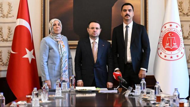Bakan Gürlek'ten Yazıcıoğlu açıklaması: Bu cinayeti çözmek boynumuzun borcu haber görseli