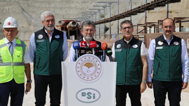Bakan Yumaklı: Silvan Barajı, Türkiye'nin ve Avrupa'nın en önemli mühendislik yapılarından biri haber görseli