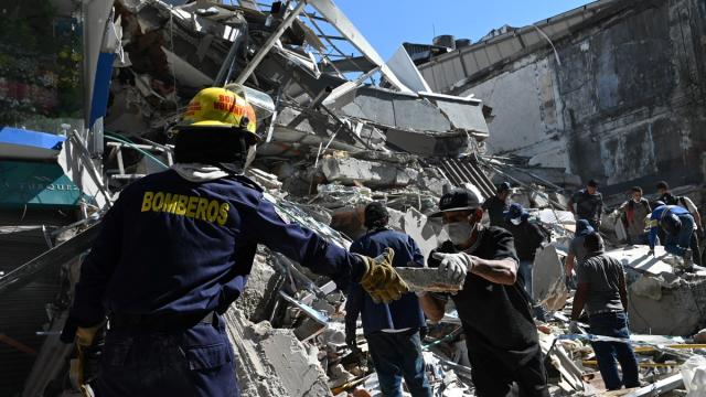 Kolombiya'da 7,4 büyüklüğündeki depremde ölenlerin sayısı 132'ye yükseldi