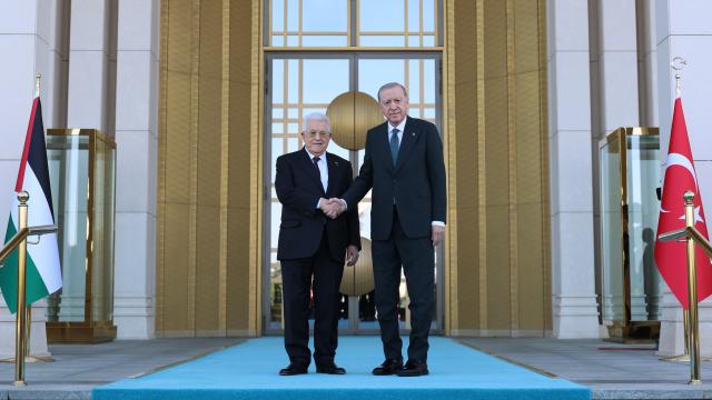 Cumhurbaşkanı Erdoğan Filistin Devlet Başkanı Abbas'ı resmi törenle karşıladı haber görseli