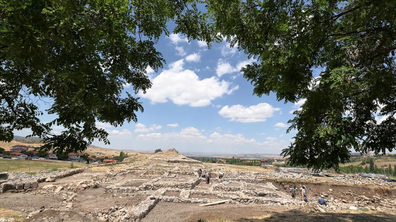 Aşağı Şehir`de deprem izleri