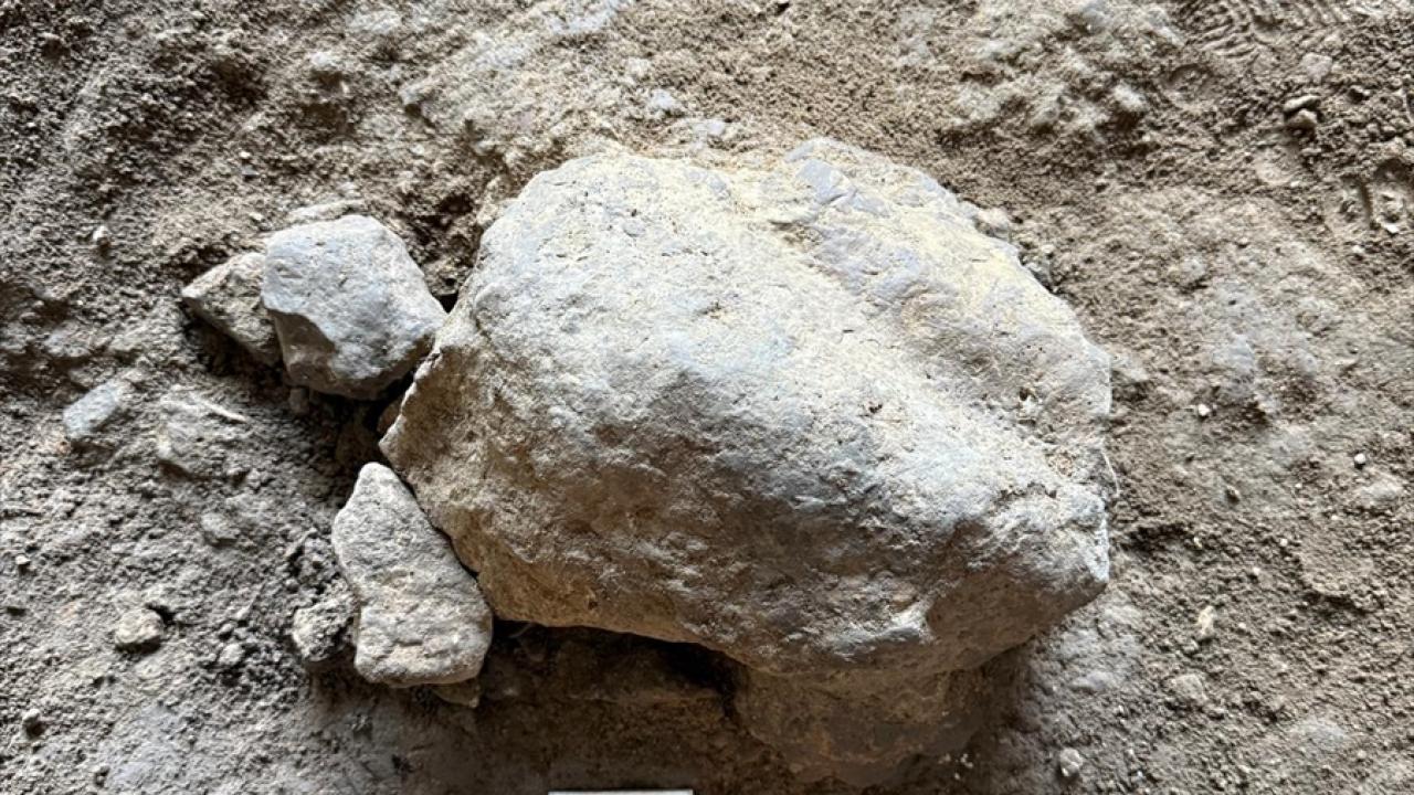 Heykelcikler amatörce şekillendirilmiş