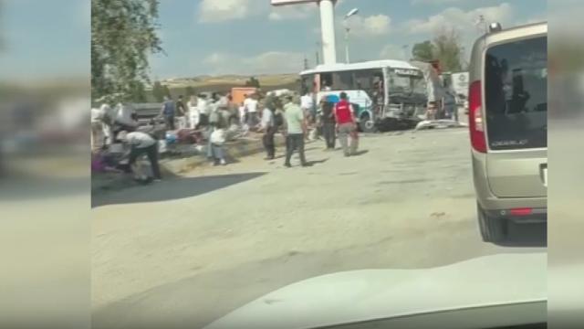 Ankara'da halk otobüsü ile kamyon çarpıştı haber görseli