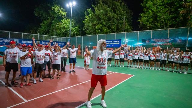 Antalyaspor taraftarlarından eski futbolcularına vefa