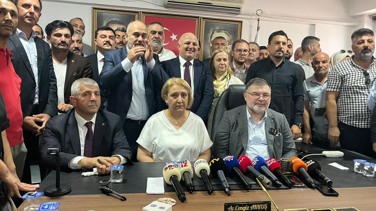 Menderes Belediye Başkan Vekili seçimini Asuman Şen kazandı