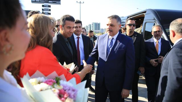 Bakan Çiftçi, Diyarbakır'da ziyaretlerde bulundu haber görseli