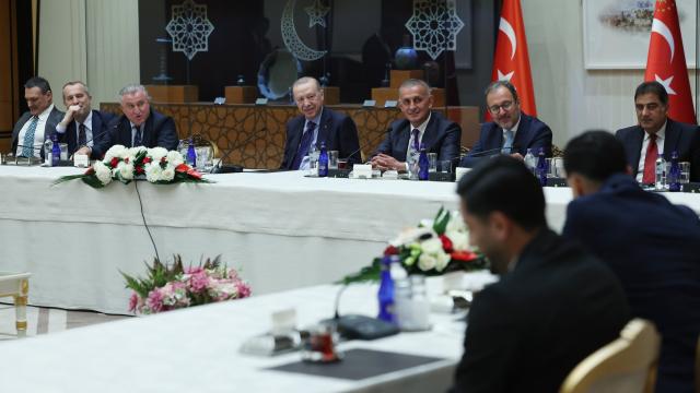 Cumhurbaşkanı Erdoğan, Süper Lig'e yükselen takımları kabul etti haber görseli