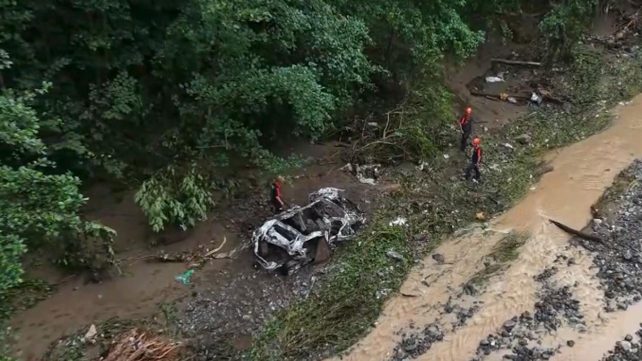 Giresun’da şiddetli yağış nedeniyle araç dereye uçtu: 2 kişi aranıyor