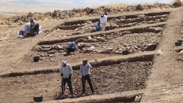 Göbeklitepe'de yeni kazılarda dörtgen planlı yapılar ortaya çıkarıldı