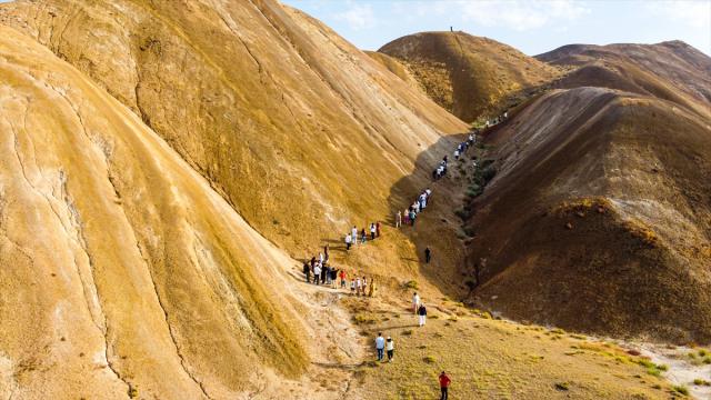 Gökkuşağı Tepeleri, Iğdır'ın turizm destinasyonları arasında öne çıkıyor