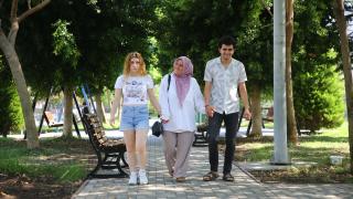 Fedakar ailenin desteği görme engelli kardeşleri üniversiteli yaptı