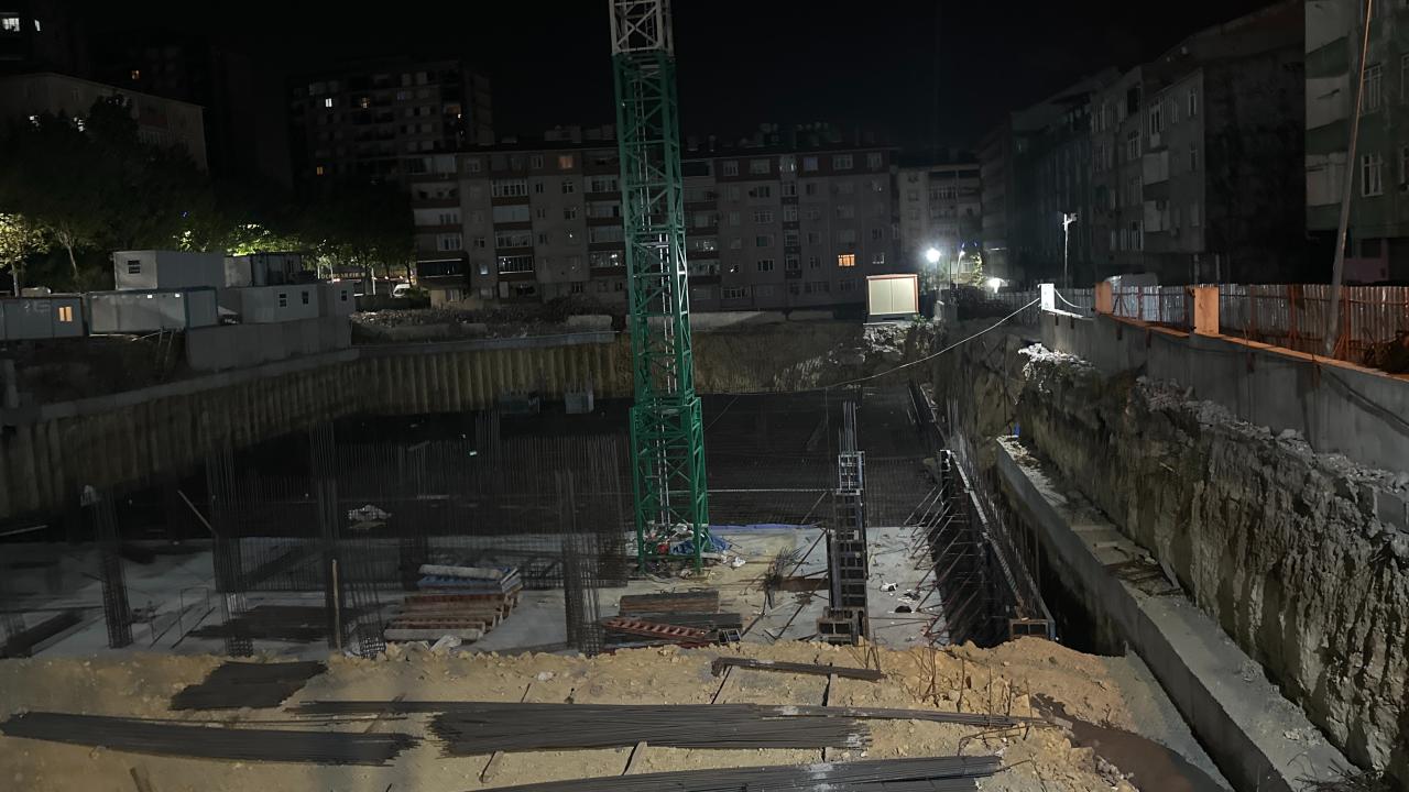 İstanbul’da inşaatta toprak kayması: Yol ulaşıma kapatıldı