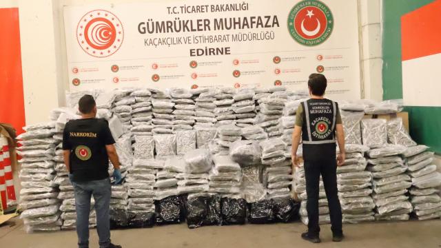 Kapıkule Gümrük Kapısı'nda 810 kilogram uyuşturucu ele geçirildi haber görseli