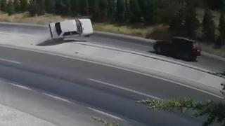 Konya'daki feci kaza kamerada: Otomobil kağıt gibi savruldu
