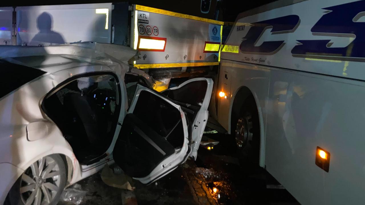 Hatay’da zincirleme trafik kazası: 2 ölü, 4 yaralı