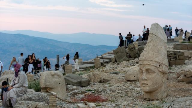 Nemrut Dağı'nda gün batımı yoğunluğu