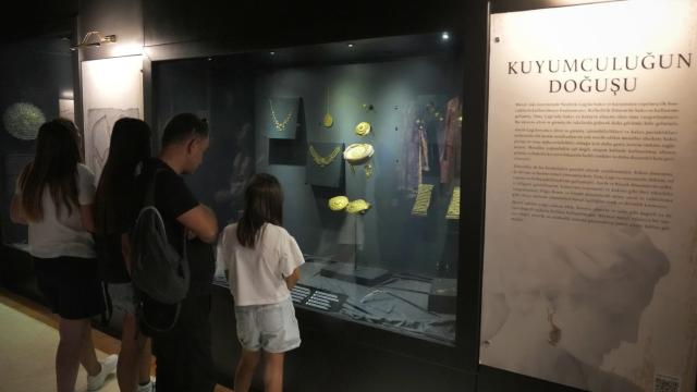 12 bin yıllık takı tarihi Ankara'da sergileniyor haber görseli
