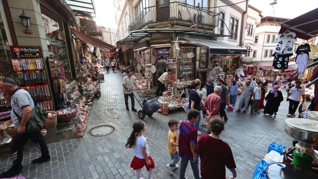 Tarihi Kemeraltı Çarşısı, Trabzon'un ticaret geleneğini yaşatıyor