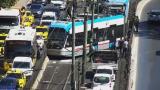 Beyoğlu'nda tramvay raydan çıktı