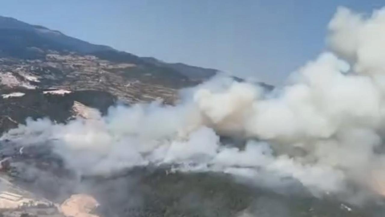 Balıkesir Sındırgı’da ormanlık alanda yangın