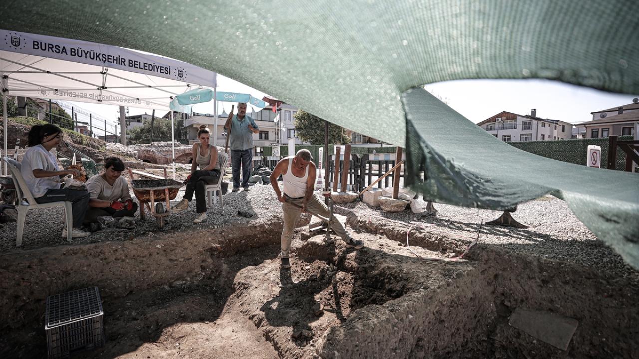 Mezarlar nekropol yüzeyinin yaklaşık 1 metre altında