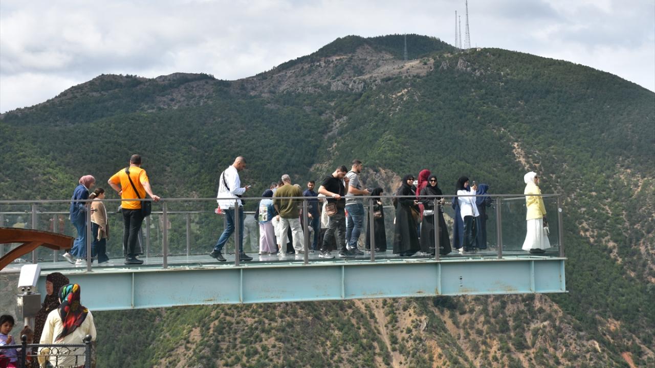 "Cam seyir terasının çok güzel manzarası var"