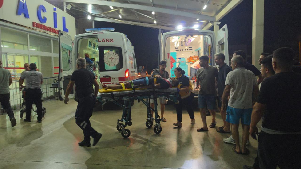 Adana’da iki otomobil çarpıştı: 4 yaralı