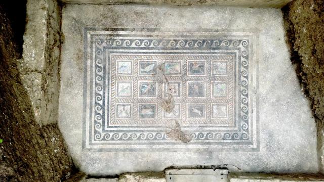Adramytteion Antik Kenti'nde Roma dönemine ait olduğu değerlendirilen villa ortaya çıkarıldı