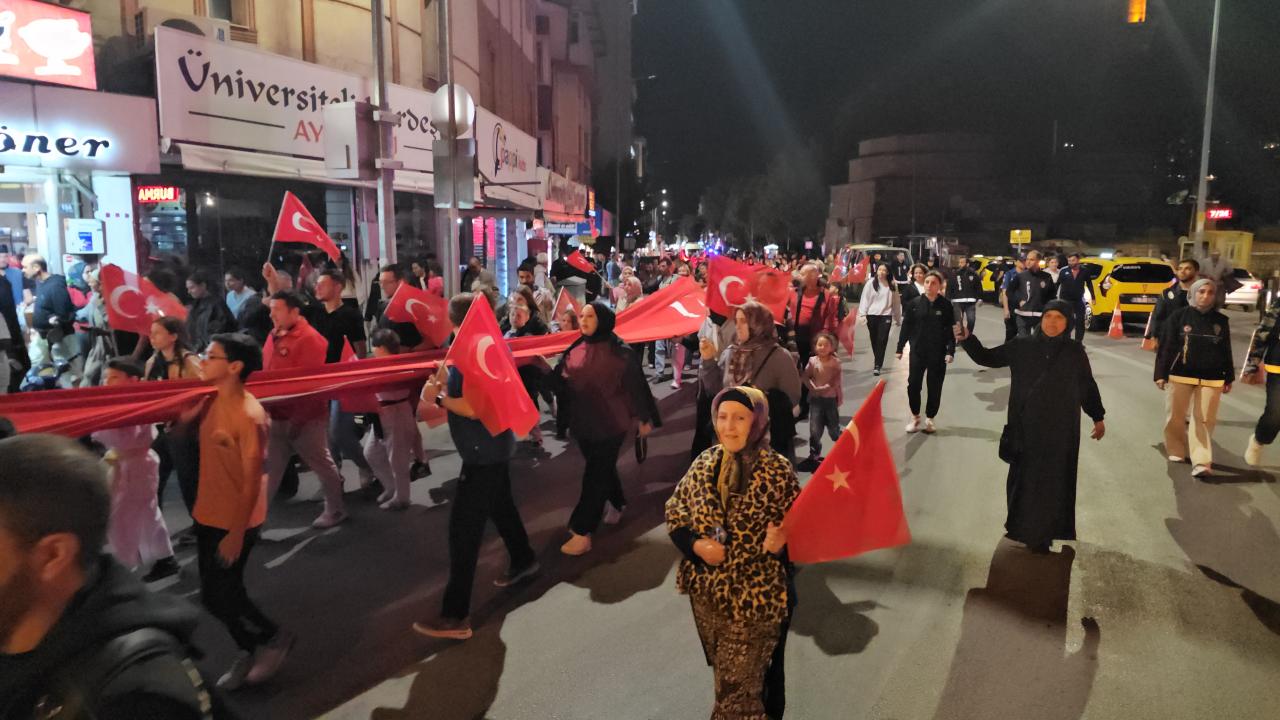 Afyonkarahisar’da Büyük Taarruz’un 104. yıl dönümü dolayısıyla fener alayı düzenlendi