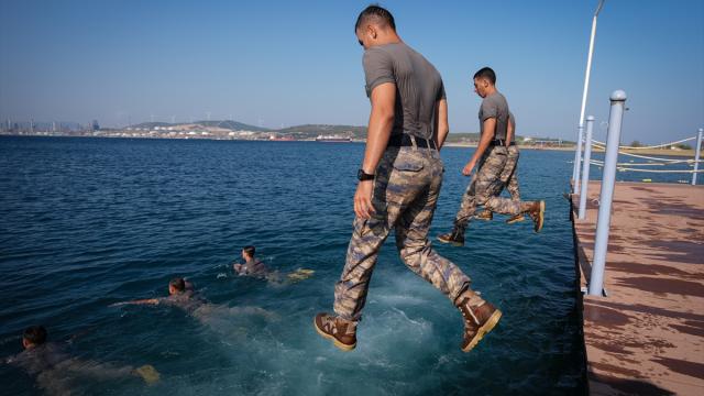 Geleceğin hava astsubayları yaz kampında becerilerini sergiliyor