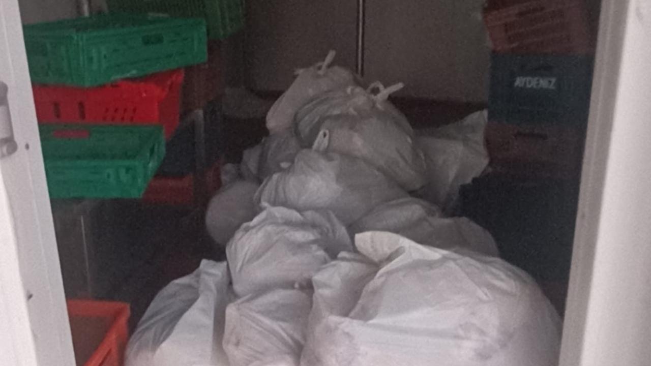Kasap deposundan yaklaşık 400 kilogram bozuk et çıktı