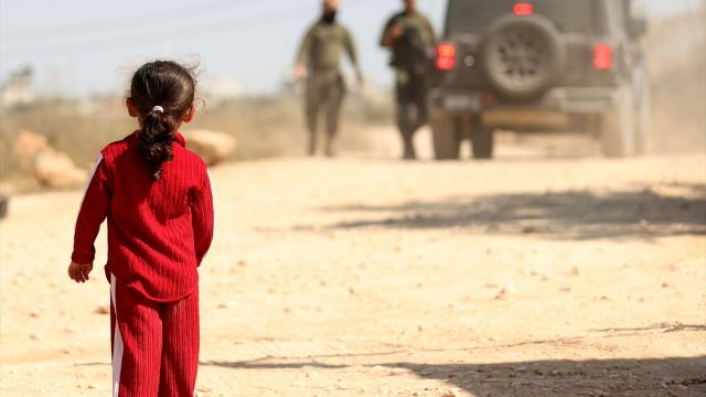 İsrail'in Kusra'da 13 gündür abluka altında tuttuğu Filistinliler, adeta hapis hayatı yaşıyor