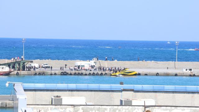 Girne açıklarında feribot alabora oldu, ekipler seferber edildi