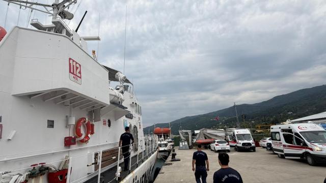 Karadeniz'de su alan ticari gemideki 13 kişi tahliye edildi haber görseli