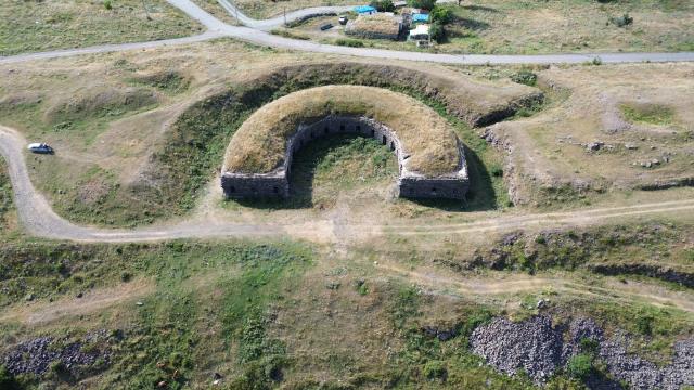 Kars'taki "Gemli Tabya" turizme kazandırılmayı bekliyor
