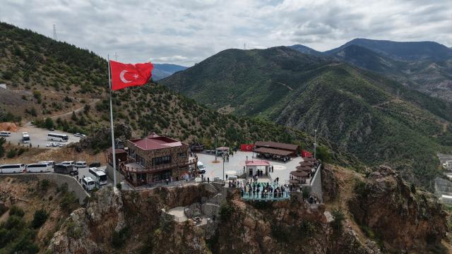 Gümüşhane'deki cam seyir terası 67 bin 786 ziyaretçi ağırladı