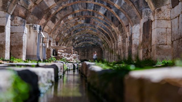 Homeros'un İzmir ile bağı, antik kaynaklar ve arkeolojik bulgularla tartışılıyor