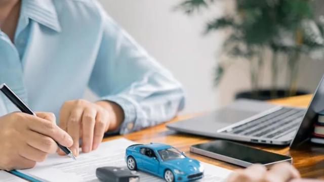 Mevzuata aykırı ilan veren emlakçı ve galericilere 8,2 milyon lira ceza haber görseli