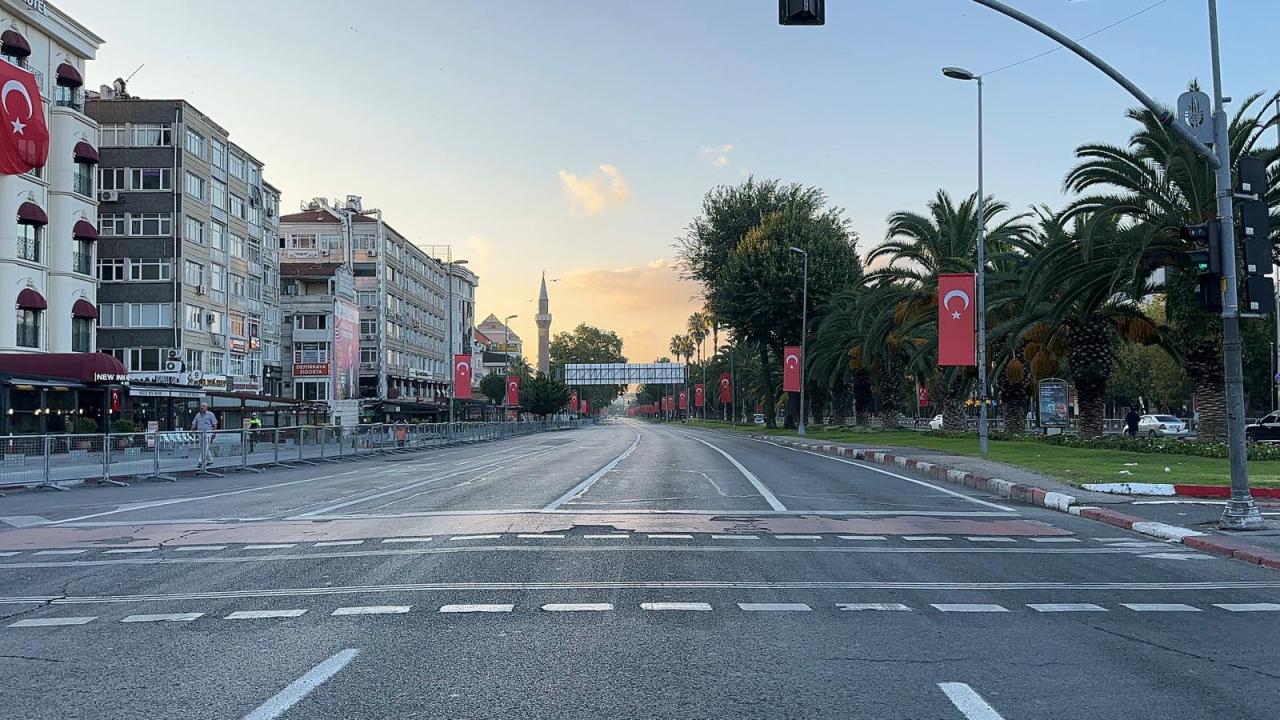 İstanbul'da bazı yollar trafiğe kapatıldı