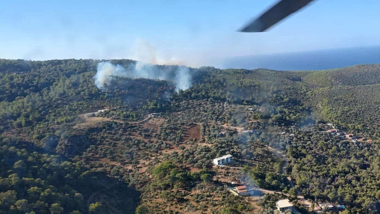 Antalya Kaş'ta çıkan orman yangınına müdahale ediliyor