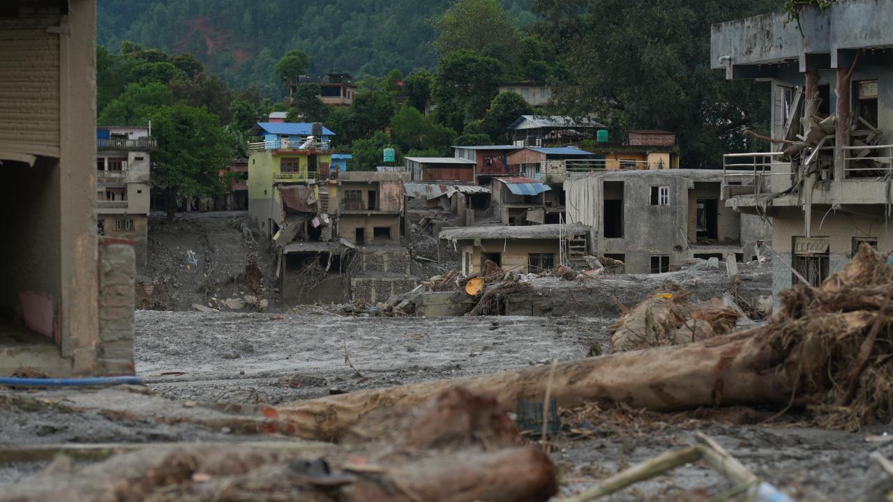 Nepal’deki selde hayatını kaybedenlerin sayısı 389’a çıktı