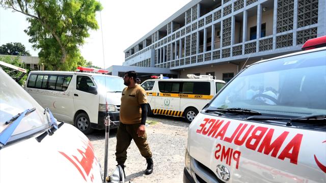 Pakistan'da bir hastanenin yenidoğan ünitesinde çıkan yangında 15 bebek öldü