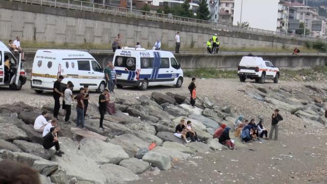 Rize'de denize giren 2 kardeşten biri öldü haber görseli