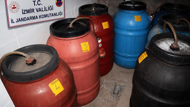 İzmir'de 2 bin 200 litre sahte alkol ele geçirildi haber görseli