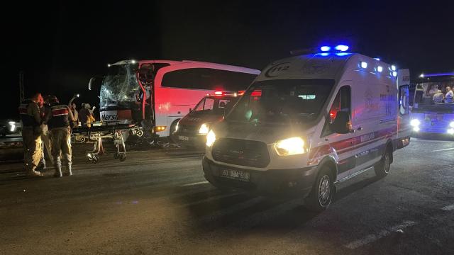 Şanlıurfa'da 2 yolcu otobüsü çarpıştı: Yaralılar var haber görseli
