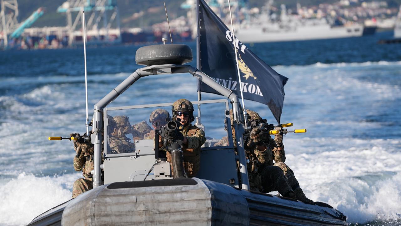 SAT ve SAS komandolarının TEKNOFEST Mavi Vatan'daki gösterileri nefes kesti
