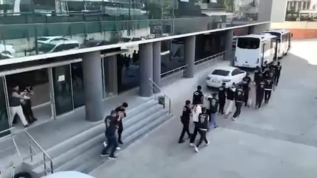 Siber suçlarla mücadele operasyonlarında 37 kişi tutuklandı haber görseli