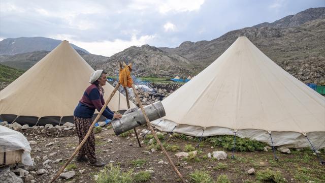 Tunceli'de 3 bin metre rakımda 'peynir' mesaisi